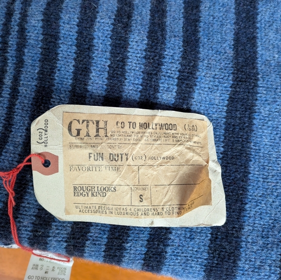 Go To Hollywood 100% Wool Unique Scarf - Picture 4 of 4